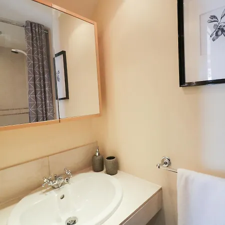 October 4* ريبون